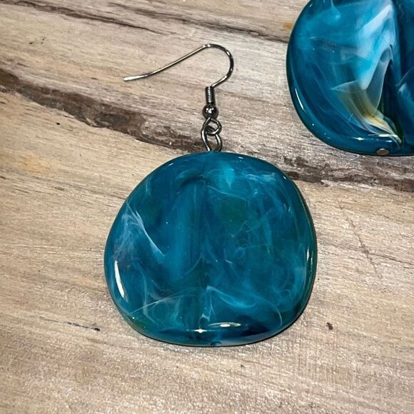 Vintage Lucite Earrings Womens Dangling Drop Blue Marble ClassicCore CottageCore - Picture 2 of 6